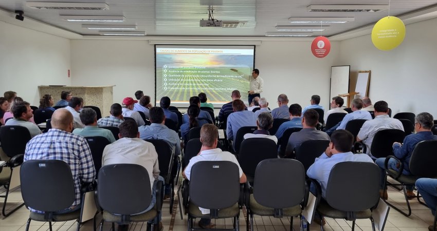 Encontro com citricultores de Paranapanema discute combate ao greening