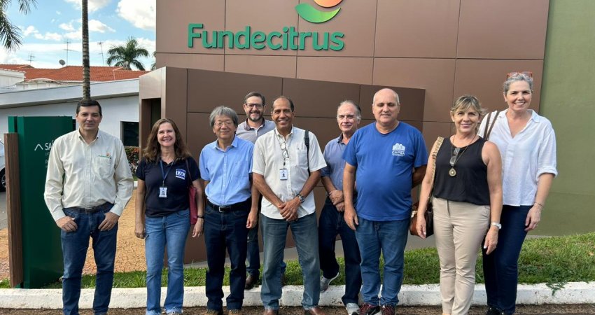 Fundecitrus recebe visita de pesquisadores do Instituto Biológico