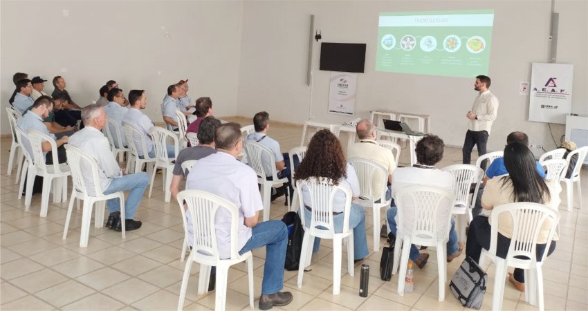 Fundecitrus treina técnicos da CDA de Fernandópolis (SP) para atendimento de denúncias de pomares abandonados