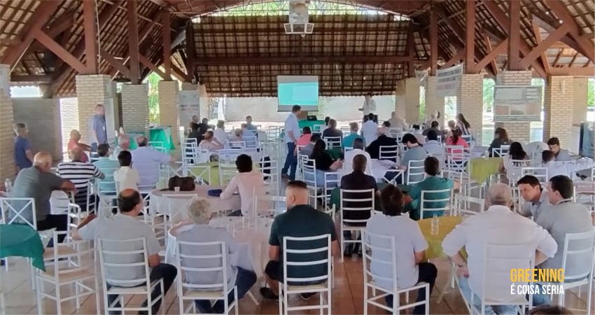 Fundecitrus realiza palestra sobre cancro cítrico para produtores de lima ácida Tahiti e alerta para o controle do greening, em Cedral (SP)