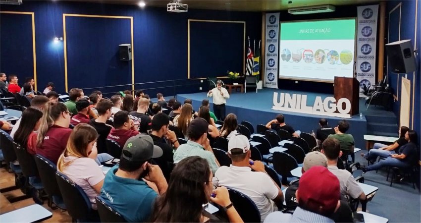 Estudantes da UNILAGO de São José do Rio Preto participam de palestra sobre os novos desafios da citricultura paulista