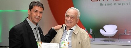 Fundecitrus e Bayer CropScience firmam parceria para a realização de pesquisas