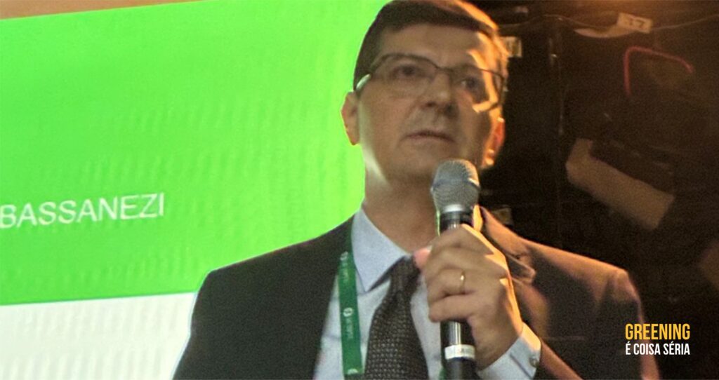 Fundecitrus discute estratégias de controle da leprose e greening em simpósio internacional