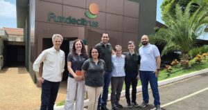 Fundecitrus recebe pesquisadora da Universidade de Durham para avanços em estudos com peptídeos