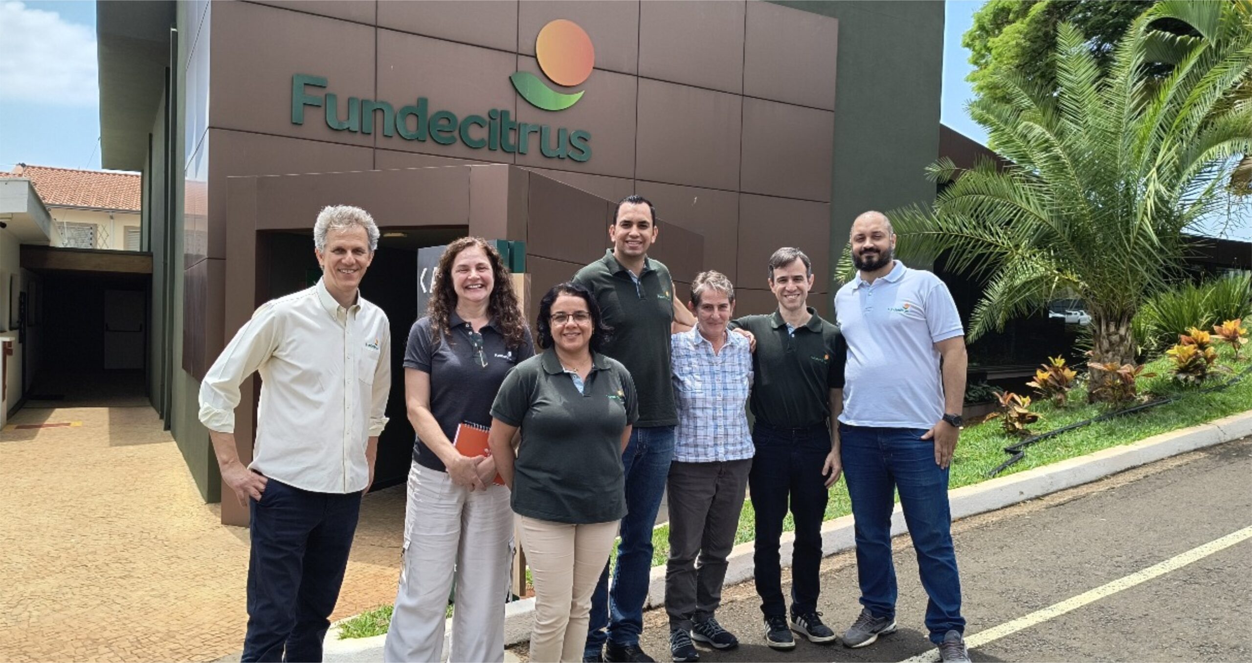 Fundecitrus recebe pesquisadora da Universidade de Durham para avanços em estudos com peptídeos
