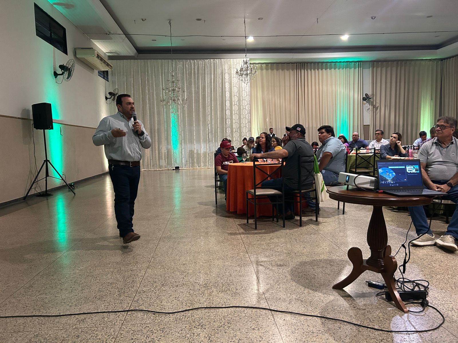 Citros em Foco reúne 180 citricultores em Jales (SP)