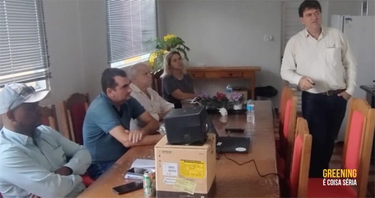Fundecitrus se reúne com citricultores de Avaí (SP) para discutir manejo conjunto do greening