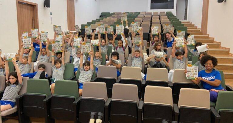 Alunos do Collegium Dialogus visitam o Fundecitrus