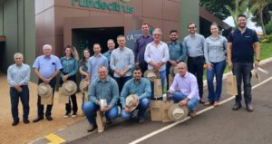 Fundecitrus recebe técnicos da Cocamar e citricultores para atualização sobre manejo do greening