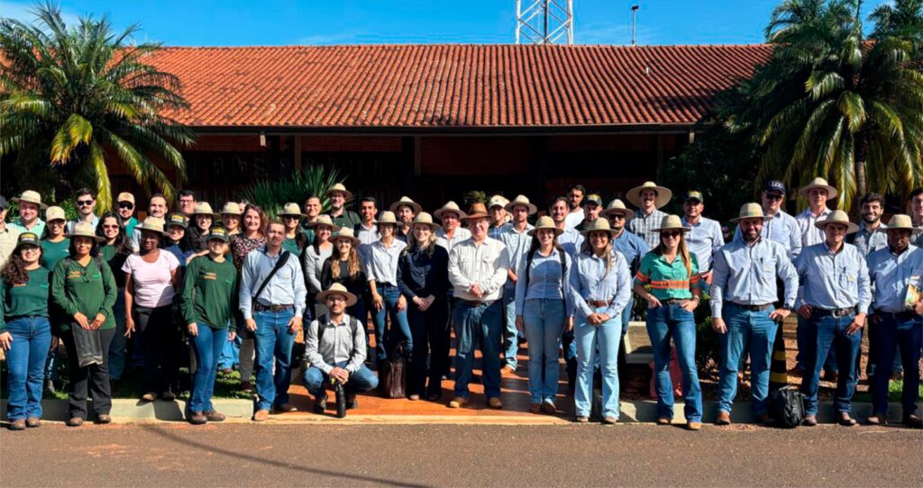 Prática no campo: alunos do MasterCitrus e ExpertCitrus participam de aula em Bebedouro (SP)