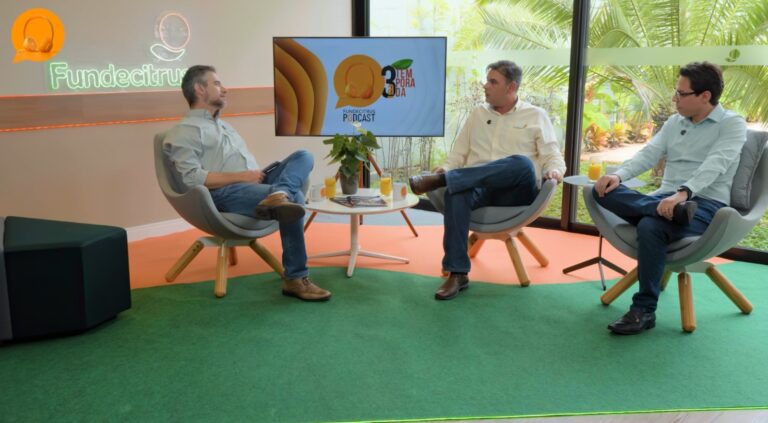 Inseticidas botânicos ganham espaço no manejo do psilídeo e são tema do novo episódio do Fundecitrus Podcast