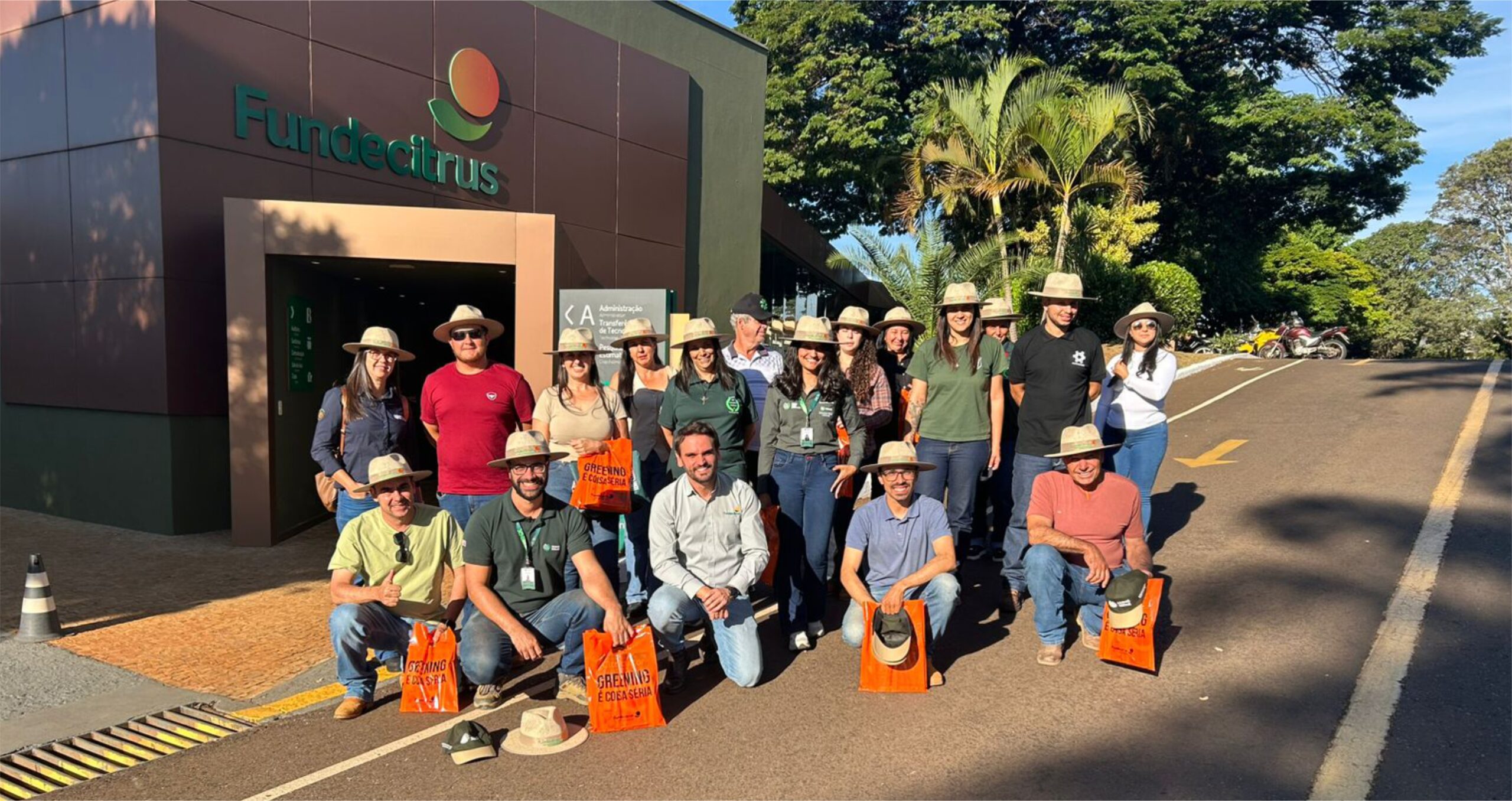 Citricultores de Campanha (MG) participam de visita técnica ao Fundecitrus