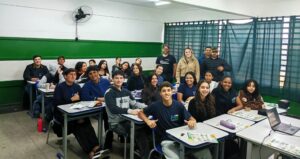 Alunos de Campos de Holambra (SP) participam de ação de conscientização e plantio de mudas frutíferas