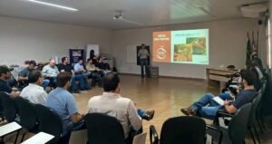 Fundecitrus realiza reunião com produtores da região de Santa Cruz do Rio Pardo (SP)