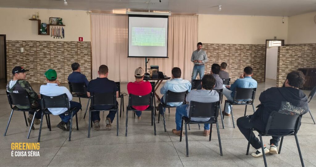 Fundecitrus se reúne com produtores de Lucianópolis (SP) para discutir estratégias de manejo do greening