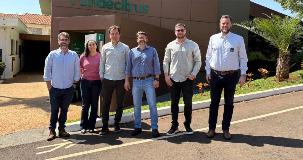 Fundecitrus recebe diretoria do Frac Brasil para discutir resistência a fungicidas