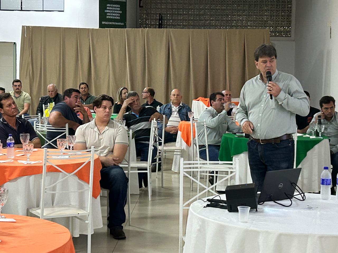 Citros em Foco reúne produtores em Itápolis (SP) e reforça cuidados no manejo do greening