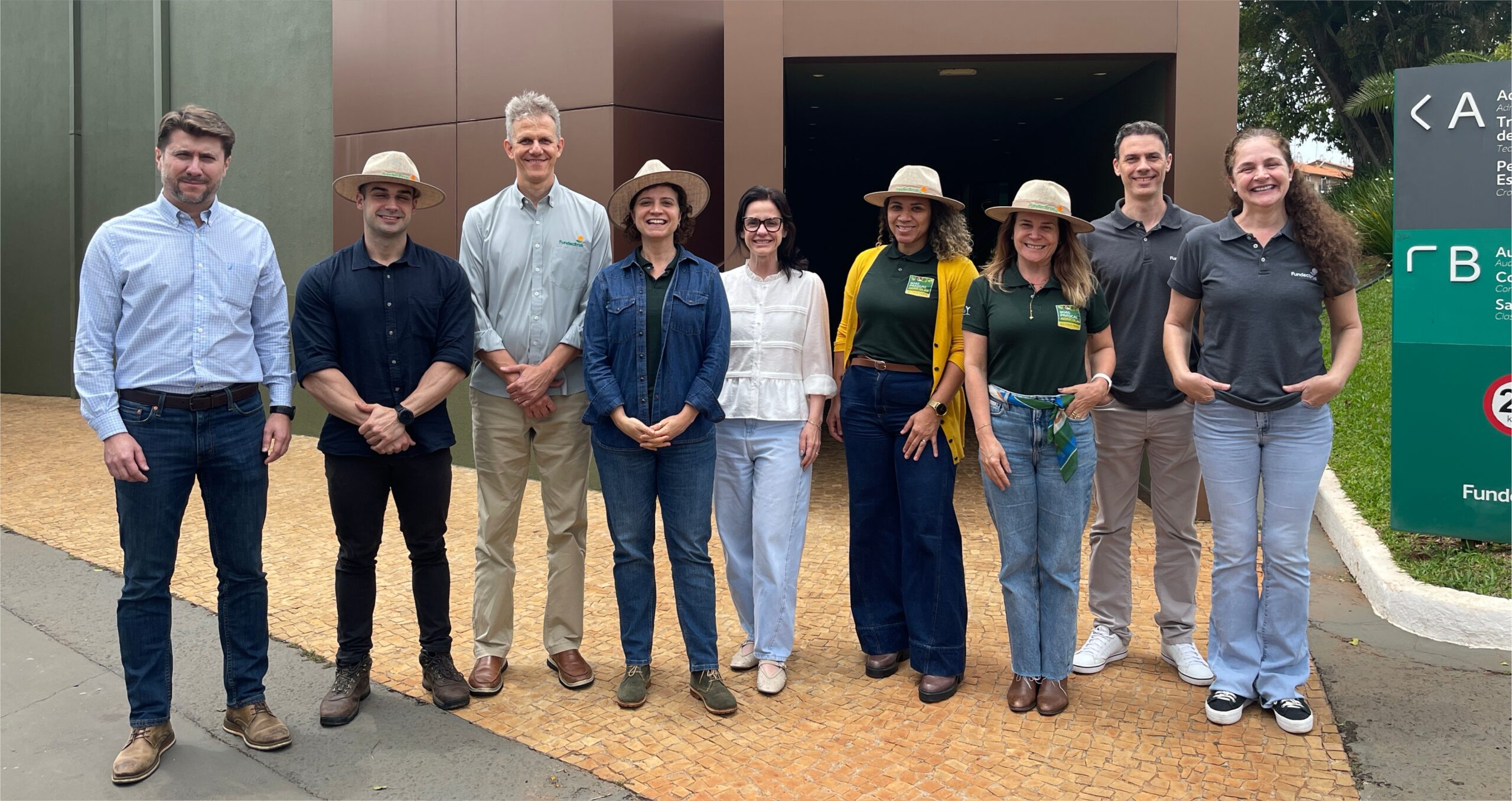 Representantes da CropLife Brasil visitam o Fundecitrus para discutir projetos em biotecnologia