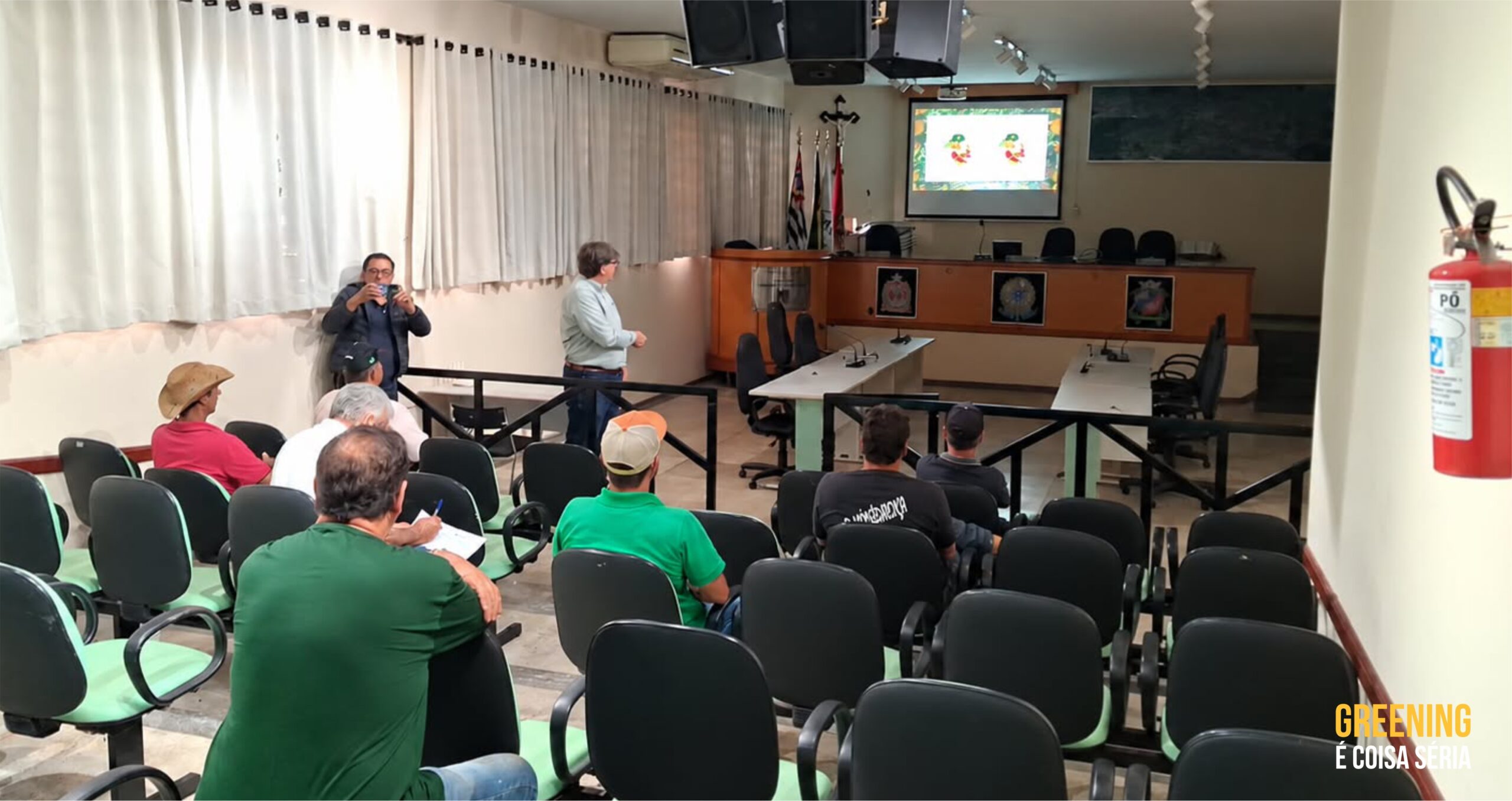 Fundecitrus se reúne com citricultores de Guaraci (SP) para intensificar controle do psilídeo