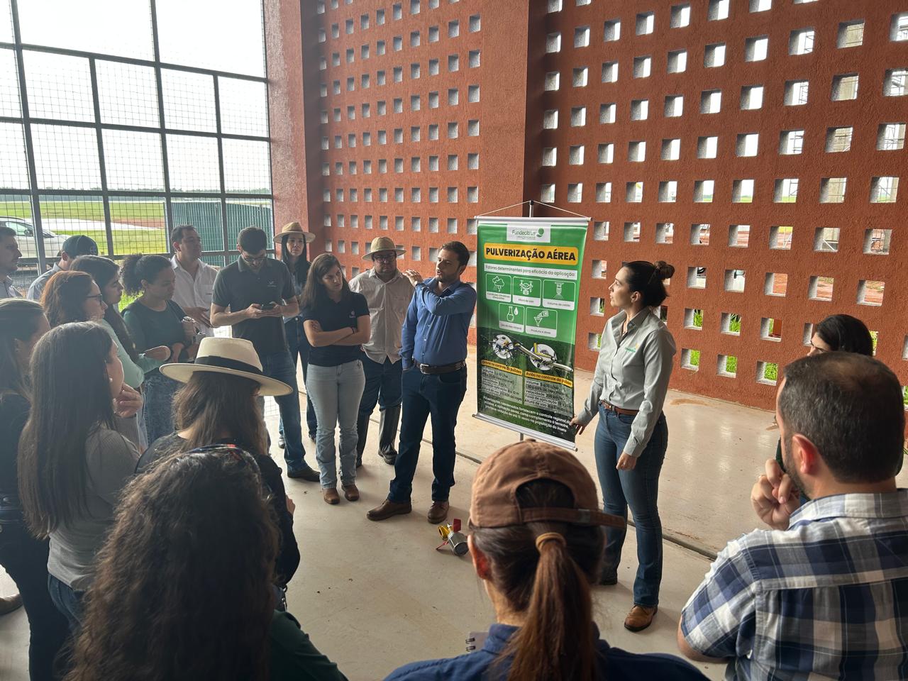 Fundecitrus promove aula prática sobre métodos de aplicação de defensivos agrícolas